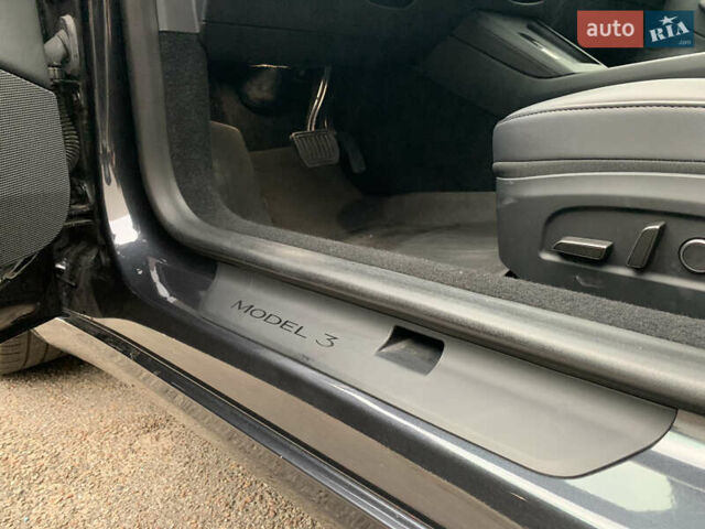 Серый Тесла Модель 3, объемом двигателя 0 л и пробегом 22 тыс. км за 32500 $, фото 47 на Automoto.ua