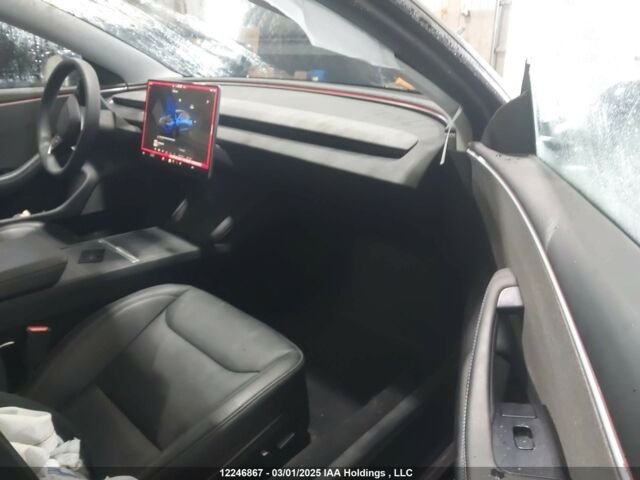 Серый Тесла Модель 3, объемом двигателя 0 л и пробегом 21 тыс. км за 17100 $, фото 7 на Automoto.ua