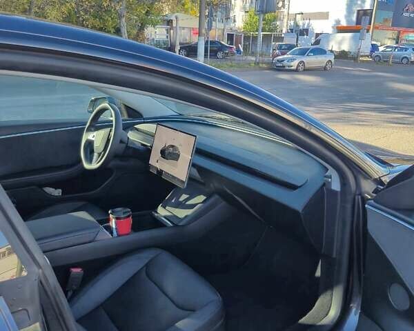 Тесла Модель 3 2024 у Одесі на Automoto.ua Сірий Тесла Модель 3, об'ємом двигуна 0 л та пробігом 27 тис. км за 32500 $, фото 11 на Automoto.ua
