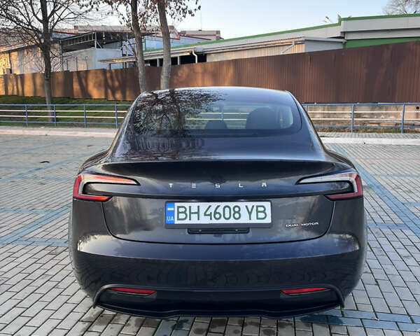 Серый Тесла Модель 3, объемом двигателя 0 л и пробегом 8 тыс. км за 28500 $, фото 4 на Automoto.ua