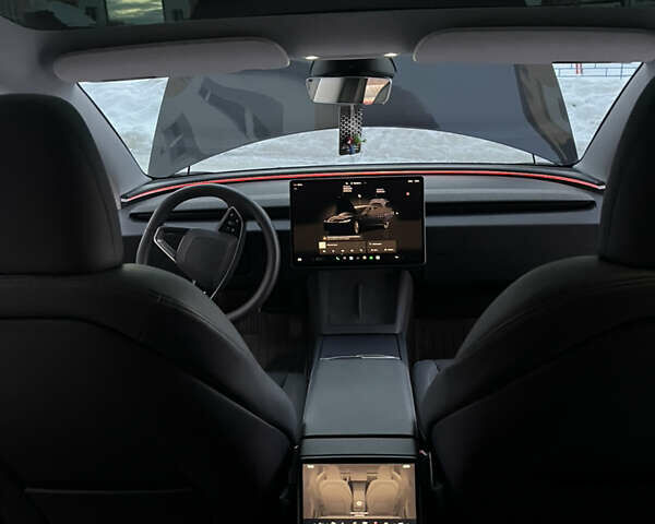 Серый Тесла Модель 3, объемом двигателя 0 л и пробегом 19 тыс. км за 31500 $, фото 26 на Automoto.ua