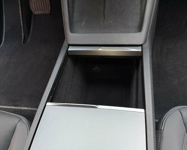 Серый Тесла Модель 3, объемом двигателя 0 л и пробегом 7 тыс. км за 27999 $, фото 34 на Automoto.ua