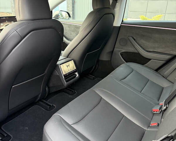 Серый Тесла Модель 3, объемом двигателя 0 л и пробегом 7 тыс. км за 32000 $, фото 32 на Automoto.ua