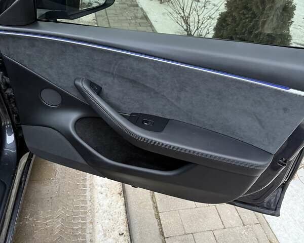 Серый Тесла Модель 3, объемом двигателя 0 л и пробегом 5 тыс. км за 35900 $, фото 24 на Automoto.ua