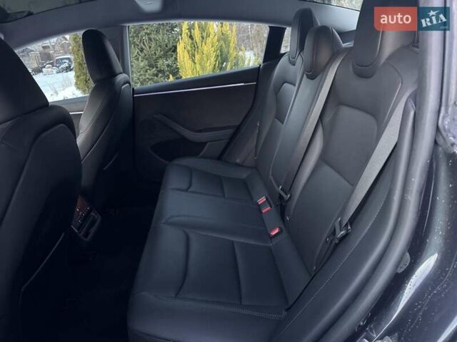 Серый Тесла Модель 3, объемом двигателя 0 л и пробегом 39 тыс. км за 29800 $, фото 2 на Automoto.ua