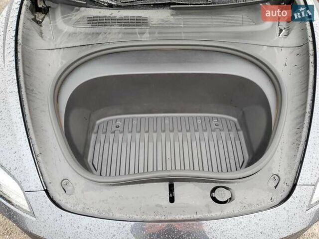 Серый Тесла Модель 3, объемом двигателя 0 л и пробегом 17 тыс. км за 12400 $, фото 10 на Automoto.ua