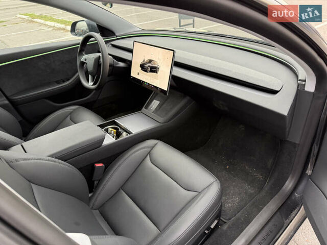 Серый Тесла Модель 3, объемом двигателя 0 л и пробегом 11 тыс. км за 33000 $, фото 4 на Automoto.ua