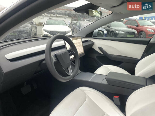 Серый Тесла Модель 3, объемом двигателя 0 л и пробегом 25 тыс. км за 30800 $, фото 7 на Automoto.ua