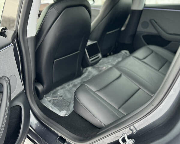 Серый Тесла Модель 3, объемом двигателя 0 л и пробегом 2 тыс. км за 30900 $, фото 16 на Automoto.ua