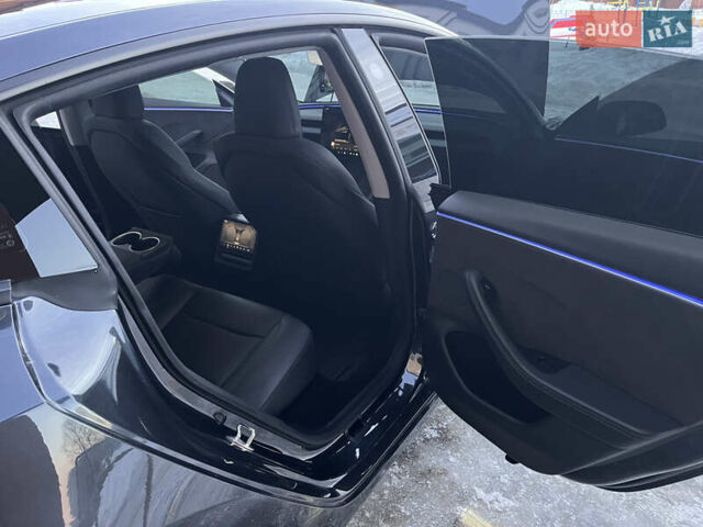 Серый Тесла Модель 3, объемом двигателя 0 л и пробегом 19 тыс. км за 31500 $, фото 23 на Automoto.ua