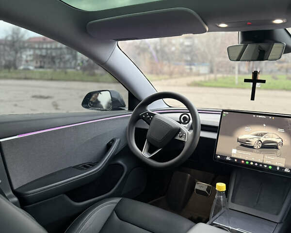 Серый Тесла Модель 3, объемом двигателя 0 л и пробегом 10 тыс. км за 26000 $, фото 4 на Automoto.ua