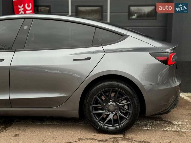 Серый Тесла Модель 3, объемом двигателя 0 л и пробегом 11 тыс. км за 31499 $, фото 6 на Automoto.ua