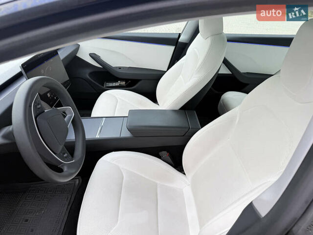 Серый Тесла Модель 3, объемом двигателя 0 л и пробегом 13 тыс. км за 30000 $, фото 11 на Automoto.ua