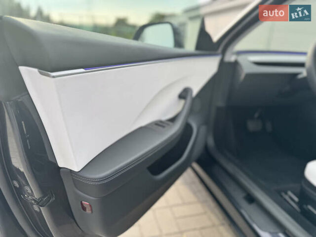 Серый Тесла Модель 3, объемом двигателя 0 л и пробегом 23 тыс. км за 29500 $, фото 18 на Automoto.ua