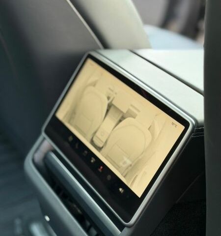 Серый Тесла Модель 3, объемом двигателя 0 л и пробегом 2 тыс. км за 26500 $, фото 35 на Automoto.ua