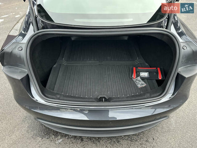 Серый Тесла Модель 3, объемом двигателя 0 л и пробегом 5 тыс. км за 28500 $, фото 26 на Automoto.ua