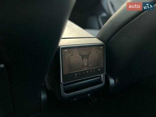 Серый Тесла Модель 3, объемом двигателя 0 л и пробегом 1 тыс. км за 25800 $, фото 29 на Automoto.ua