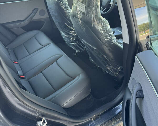 Серый Тесла Модель 3, объемом двигателя 0 л и пробегом 800 тыс. км за 25500 $, фото 8 на Automoto.ua