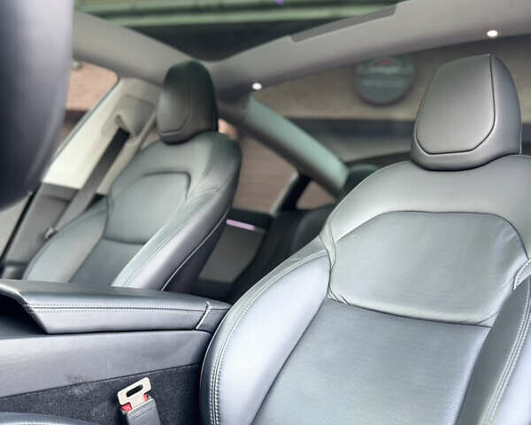 Серый Тесла Модель 3, объемом двигателя 0 л и пробегом 35 тыс. км за 25400 $, фото 22 на Automoto.ua