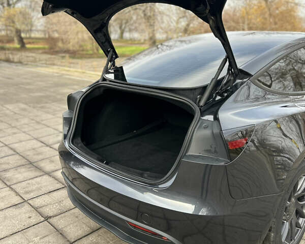 Серый Тесла Модель 3, объемом двигателя 0 л и пробегом 10 тыс. км за 27000 $, фото 12 на Automoto.ua