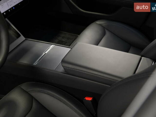 Серый Тесла Модель 3, объемом двигателя 0 л и пробегом 1 тыс. км за 30000 $, фото 25 на Automoto.ua