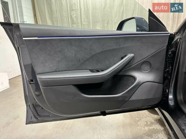 Серый Тесла Модель 3, объемом двигателя 0 л и пробегом 12 тыс. км за 9800 $, фото 6 на Automoto.ua