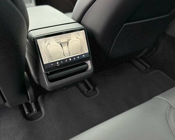 Серый Тесла Модель 3, объемом двигателя 0 л и пробегом 8 тыс. км за 32500 $, фото 13 на Automoto.ua