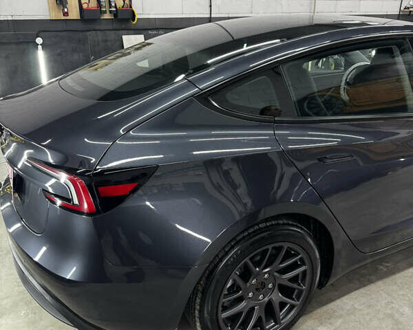 Серый Тесла Модель 3, объемом двигателя 0 л и пробегом 2 тыс. км за 30900 $, фото 12 на Automoto.ua