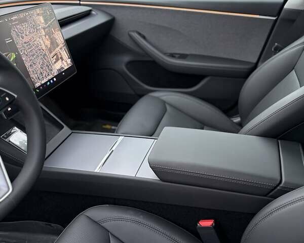 Серый Тесла Модель 3, объемом двигателя 0 л и пробегом 5 тыс. км за 30000 $, фото 7 на Automoto.ua