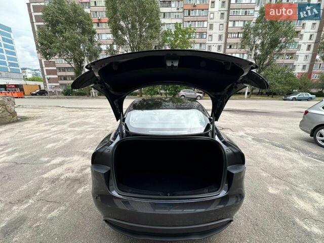 Серый Тесла Модель 3, объемом двигателя 0 л и пробегом 5 тыс. км за 29500 $, фото 25 на Automoto.ua