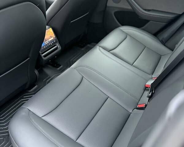 Серый Тесла Модель 3, объемом двигателя 0 л и пробегом 5 тыс. км за 30000 $, фото 9 на Automoto.ua