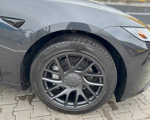 Серый Тесла Модель 3, объемом двигателя 0 л и пробегом 8 тыс. км за 32500 $, фото 20 на Automoto.ua