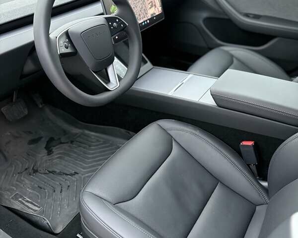 Серый Тесла Модель 3, объемом двигателя 0 л и пробегом 5 тыс. км за 30000 $, фото 5 на Automoto.ua