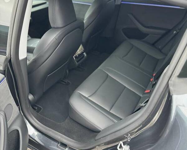 Серый Тесла Модель 3, объемом двигателя 0 л и пробегом 8 тыс. км за 32500 $, фото 12 на Automoto.ua