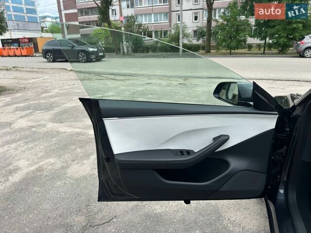Серый Тесла Модель 3, объемом двигателя 0 л и пробегом 5 тыс. км за 29500 $, фото 10 на Automoto.ua