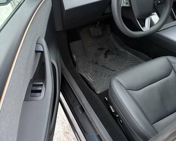 Серый Тесла Модель 3, объемом двигателя 0 л и пробегом 5 тыс. км за 30000 $, фото 4 на Automoto.ua