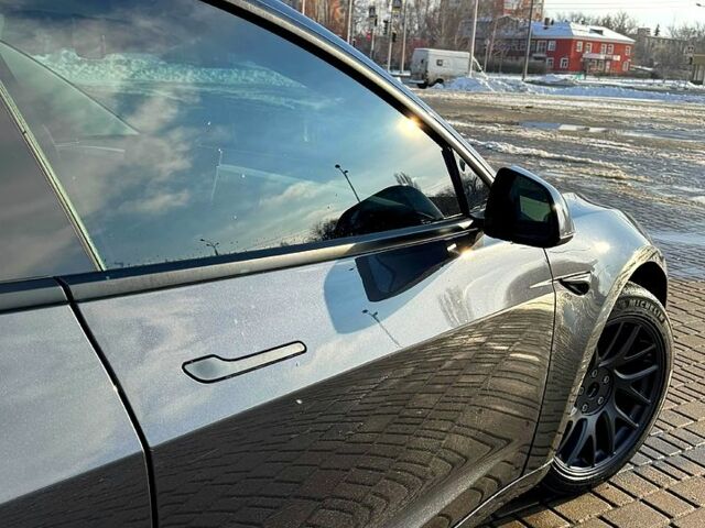 Серый Тесла Модель 3, объемом двигателя 0 л и пробегом 5 тыс. км за 27999 $, фото 4 на Automoto.ua