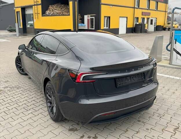 Серый Тесла Модель 3, объемом двигателя 0 л и пробегом 8 тыс. км за 32500 $, фото 4 на Automoto.ua