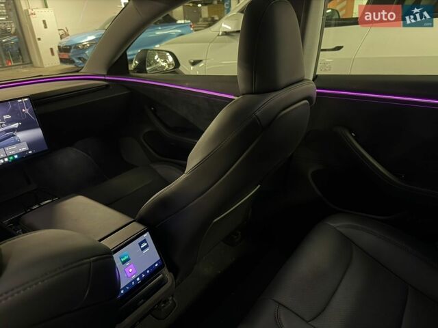 Серый Тесла Модель 3, объемом двигателя 0 л и пробегом 27 тыс. км за 24800 $, фото 6 на Automoto.ua