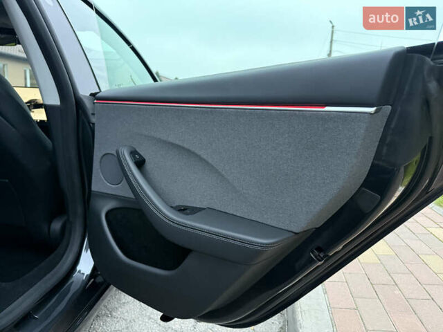 Серый Тесла Модель 3, объемом двигателя 0 л и пробегом 6 тыс. км за 29999 $, фото 28 на Automoto.ua