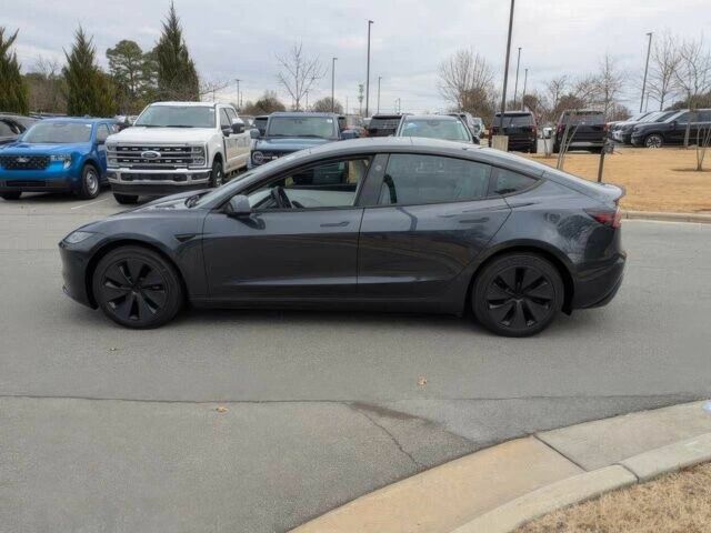 Серый Тесла Модель 3, объемом двигателя 0 л и пробегом 5 тыс. км за 15200 $, фото 3 на Automoto.ua