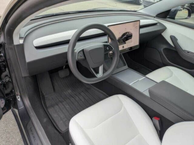 Серый Тесла Модель 3, объемом двигателя 0 л и пробегом 5 тыс. км за 15200 $, фото 6 на Automoto.ua