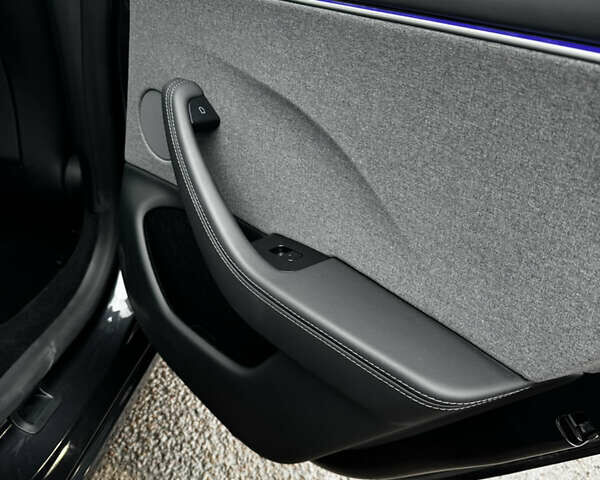 Серый Тесла Модель 3, объемом двигателя 0 л и пробегом 2 тыс. км за 30900 $, фото 2 на Automoto.ua