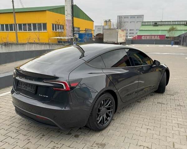 Серый Тесла Модель 3, объемом двигателя 0 л и пробегом 8 тыс. км за 32500 $, фото 3 на Automoto.ua