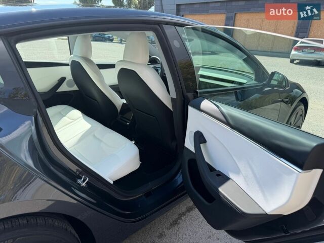 Сірий Тесла Модель 3, об'ємом двигуна 0 л та пробігом 17 тис. км за 26500 $, фото 9 на Automoto.ua