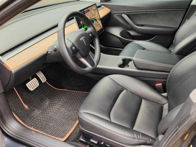 Серый Тесла Модель 3, объемом двигателя 0 л и пробегом 55 тыс. км за 23500 $, фото 8 на Automoto.ua