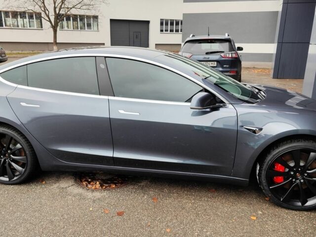 Серый Тесла Модель 3, объемом двигателя 0 л и пробегом 55 тыс. км за 23500 $, фото 4 на Automoto.ua