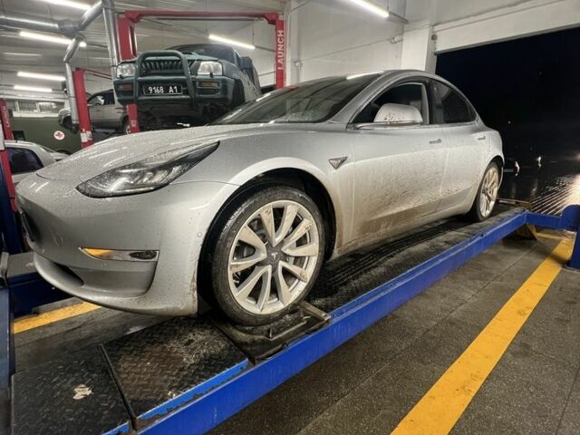 Серый Тесла Модель 3, объемом двигателя 0 л и пробегом 230 тыс. км за 13800 $, фото 5 на Automoto.ua