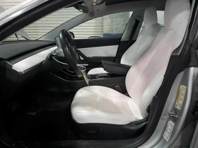 Тесла Модель 3 2018 в Киеве на Automoto.ua Серый Тесла Модель 3, объемом двигателя 0 л и пробегом 64 тыс. км за 3800 $, фото 6 на Automoto.ua