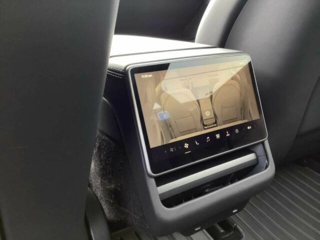 Серый Тесла Модель 3, объемом двигателя 0 л и пробегом 9 тыс. км за 17000 $, фото 11 на Automoto.ua